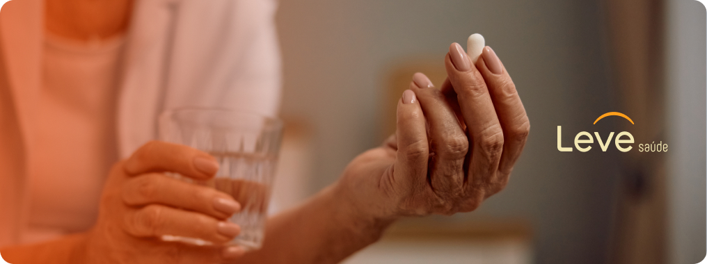 Remédio por conta própria? Saiba os riscos da automedicação e se cuide com apoio seguro